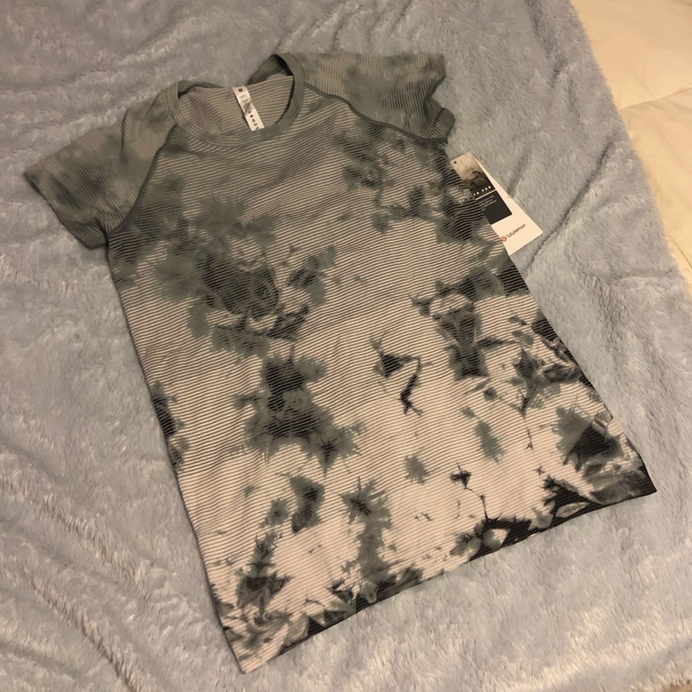 Lululemon NWT Swiftly Tech SS size 10